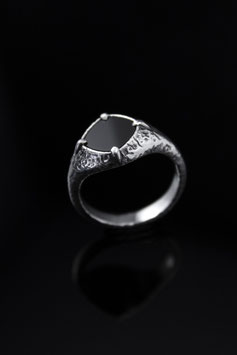 OSKURA black onyx signet ring