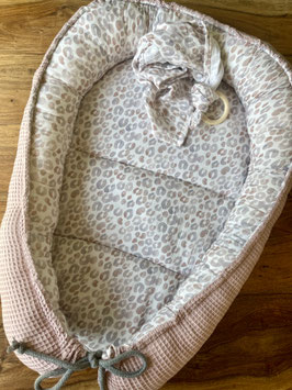 Babynest - Musselin Panther - taupe / hell altrosa