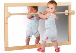 Kleinkind-Spiegel mit Holzstange