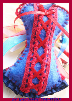 Bijou de sac, corset, bustier, feutrine bleu et dentelle rouge, fait main, MARIANNE journée de la femme