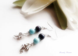 Boucle d'oreilles pour femme ou jeune fille , Dragon féerique en métal argenté et perle nacre bleu et perle noire