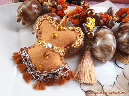 Bijou de sac, corset, bustier, feutrine caramel  et galon pompon marron , fait main, esprit Bollywood