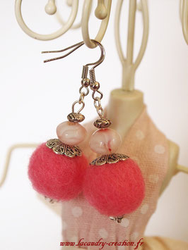 Boucles d'oreilles laine feutrée Rose givrée