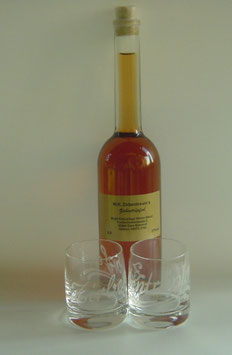 Zirbenlikör 200 ml + zwei gravierte "Zirbentröpferl"- Kristallgläser