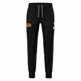 MACRON Harp Sweatpants schwarz mit kleinem BG Bonn Logo und Initialen