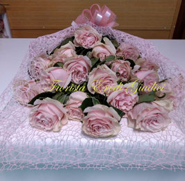 Mazzo con 18 rose rosa