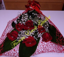 Mazzo con 6 rose rosse(50cm) e strass, gypsophila, aspidistra e rete