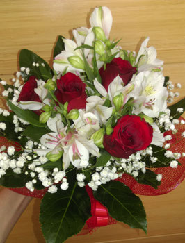 Bouquet con rose ed alstroemerie