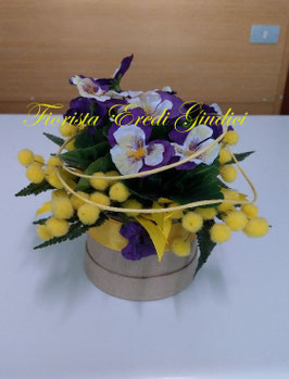 Flower box in seta con violette di seta e mimosa in seta