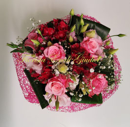 Bouquet con alstroemerie, rose e lisianthus
