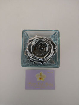 Cubo di vetro con rosa stabilizzata argento