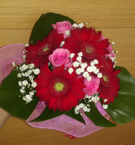 Bouquet con rose  e gerbere oppure con rose rosse