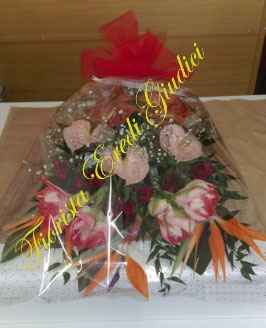 Mazzo con 3 strelitzie, 2 amaryliis, 3 alstroemerie, 5 anthurium e gypsophila