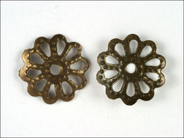 Hübsche filigrane Blüten Perlkappen bronze -  P10