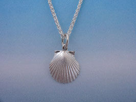 S 10 A P Medium Scallop Pendant