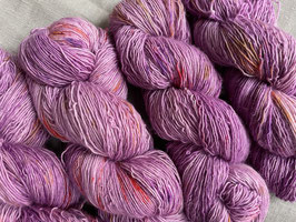 welthase single BFL fingering flashy purple unique dots