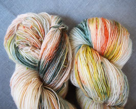 welthase single BFL fingering pine dots