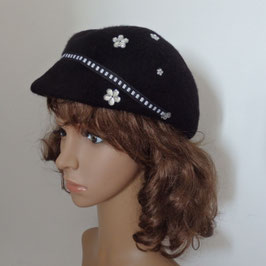 casquette noire avec strass