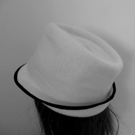 trilby blanc en laine souple