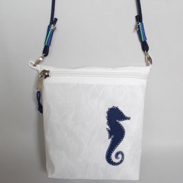 Kleine Tasche weiß "Seepferdchen" mit marineblauem Tau