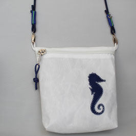 Kleine Tasche weiß "Seepferdchen" mit marineblauem Tau