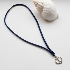 Kette aus marineblauem Tauwerk
