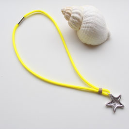 Kette aus gelbem Tauwerk