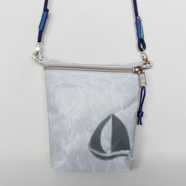 Kleine Tasche grau "Segelboot" mit marineblauem Tau