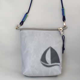 Kleine Tasche grau "Segelboot" mit marineblauem Tau
