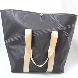 Strandtasche aus schwarzem Segel