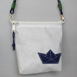 Kleine Tasche weiß "Papierboot" mit marineblauem Tau
