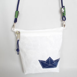 Kleine Tasche weiß "Papierboot" mit marineblauem Tau