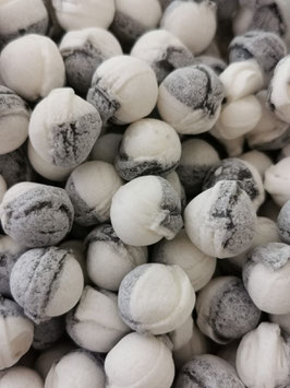 Möwenschiss (Lakritz-Pfefferminz-Bonbons)
