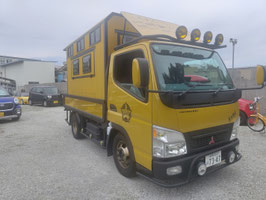 三菱FUSO　キャンターガッツ　4ナンバー　キャンプ仕様荷箱付き