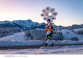 postkarte silvesterchlaus mit säntiskulisse