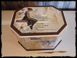 Box aus Karton - Live passionately