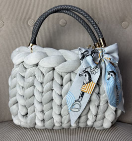 Grobstricktasche Samt/Velvet Silbergrau