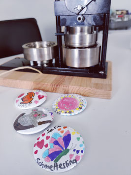 Buttonmaschine