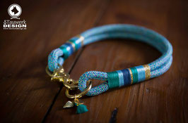 Halsband Aqua mit goldenen Beschlägen