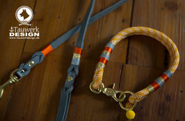 Sonniges Halsband mit Messingbeschlägen
