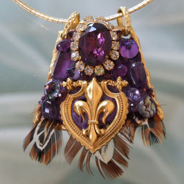 NECKLACE PYRAMIDE ROYAL PURPLE