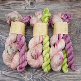 SOCKEN-BUNDLE " PFLAUMENBAUM" 140g