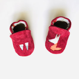 Chaussons bébé en cuir retourné rouge motifs graphiques