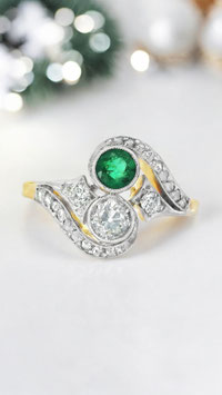 Antique Belle Époque Toi et Moi ring with Diamond and Emerald