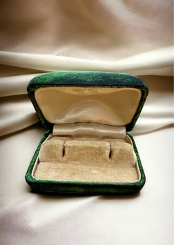 Emerald green velvet earring box