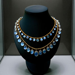 Rare Victorian 15ct gold moonstone necklace