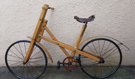 Exceptionnel Vélo enfant Peugeot en bois de 1904