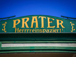 Schön ist so ein Ringelspiel... Erleben Sie die vielen Facetten des Wiener Praters: Von der Nostalgie des Riesenrads über einen Adrenalinkick im Wurstelprater bis zur grünen Oase