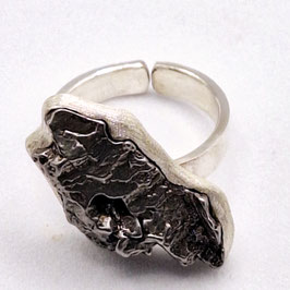 Ring mit Meteorit