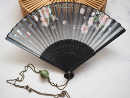 HAND FAN NECKLACE - GREEN VINTAGE BEAD - Item 088